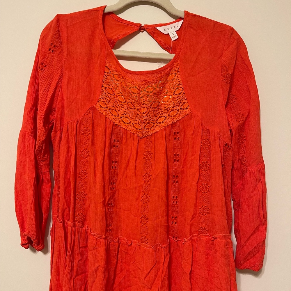 NWT~Adiva Coral Eyelet embroidery top w/ peplum keyhole back button closure Sz S